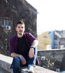 Nemanji Dragašu uručena plaketa Saveza književnika za izuzetne rezultate