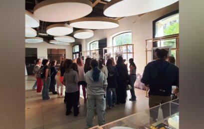 UČENICI DIZAJNERSKE ŠKOLE U POSETI IZLOŽBI FOTOGRAFIJA NAŠIH STUDENATA U KINOTECI